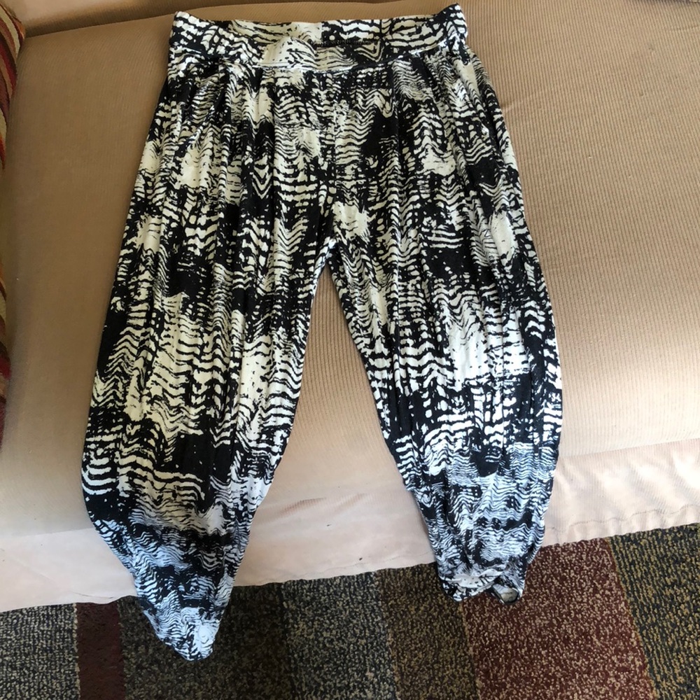 Black/white summer stretch pants